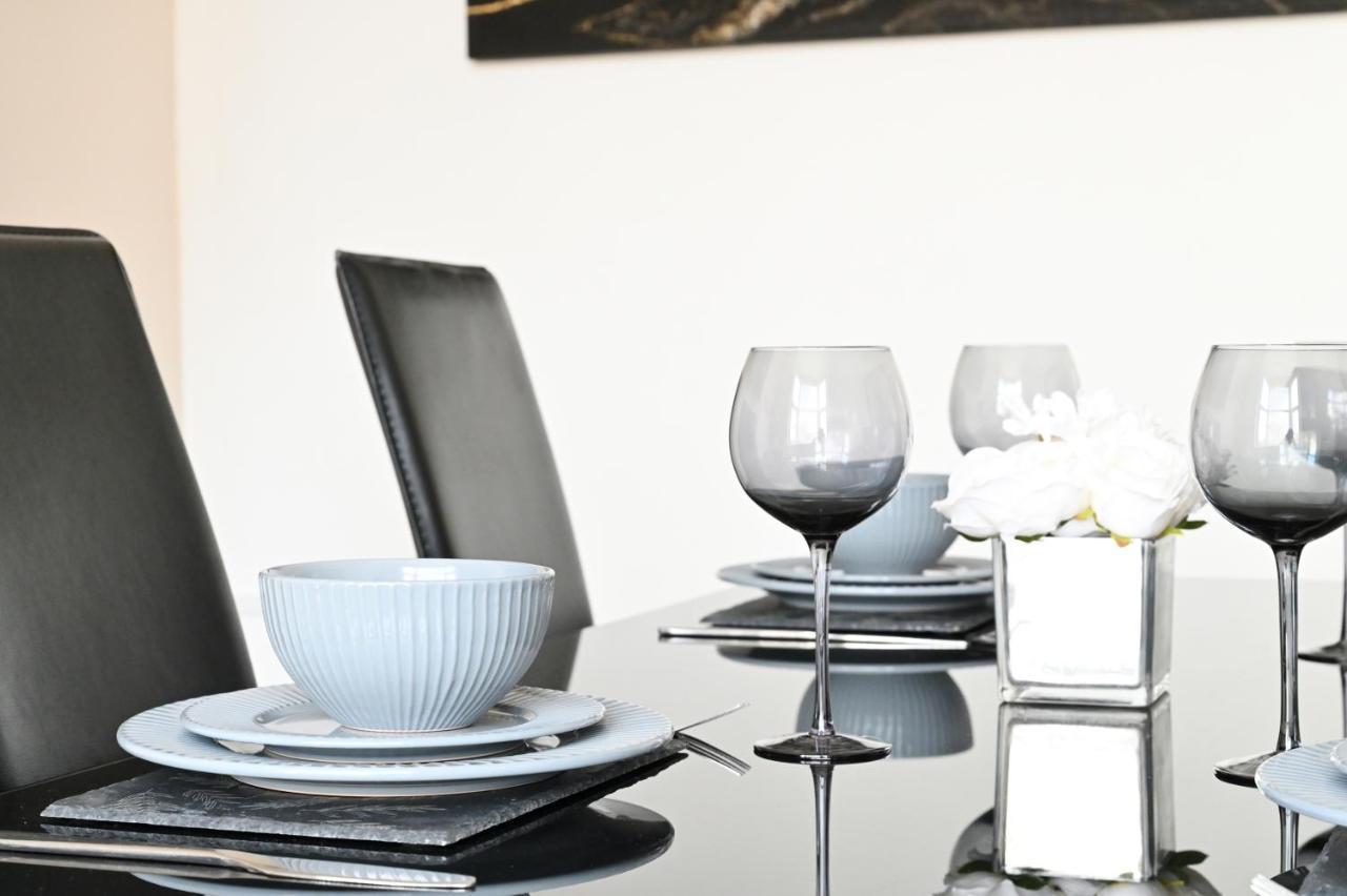 Sleek And Stylish 3 Bed In Bolton - Garden - Parkingヴィラ エクステリア 写真