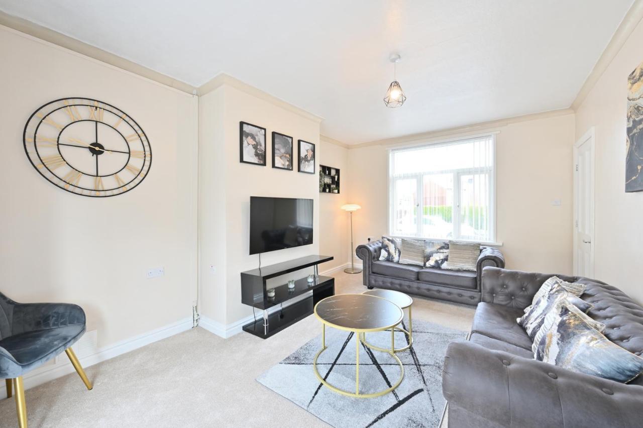 Sleek And Stylish 3 Bed In Bolton - Garden - Parkingヴィラ エクステリア 写真