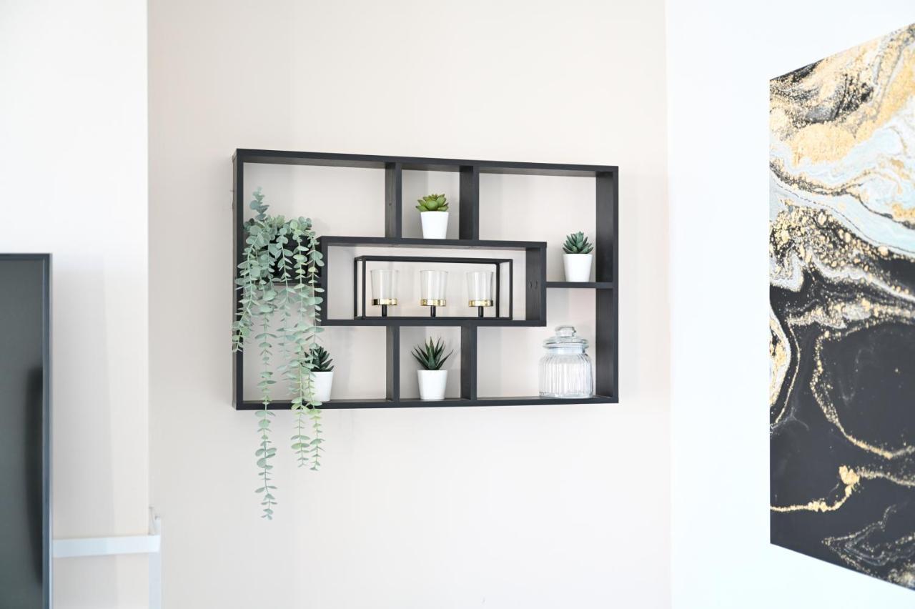 Sleek And Stylish 3 Bed In Bolton - Garden - Parkingヴィラ エクステリア 写真