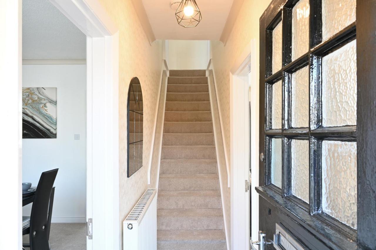 Sleek And Stylish 3 Bed In Bolton - Garden - Parkingヴィラ エクステリア 写真